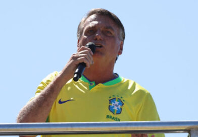 Bolsonaro desafia TV Globo a entrevistá-lo ao vivo