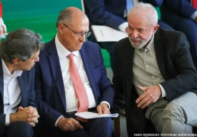 Lula reúne ministros para definir resposta a taxação de Trump