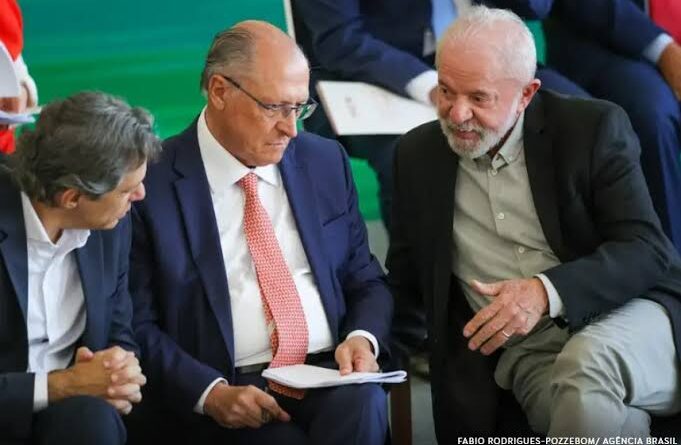 Lula reúne ministros para definir resposta a taxação de Trump