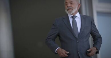 Lula define reação ao tarifaço em reunião com ministros; entenda Lula define reação ao tarifaço em reunião com ministros; entenda