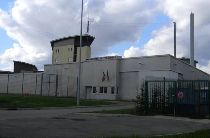 Preso escapa de presídio escondido em saco de roupa suja