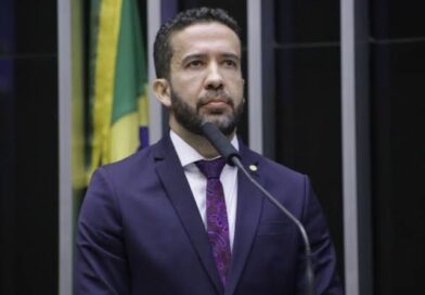 Conselho de Ética aprova suspensão de André Janones por três meses