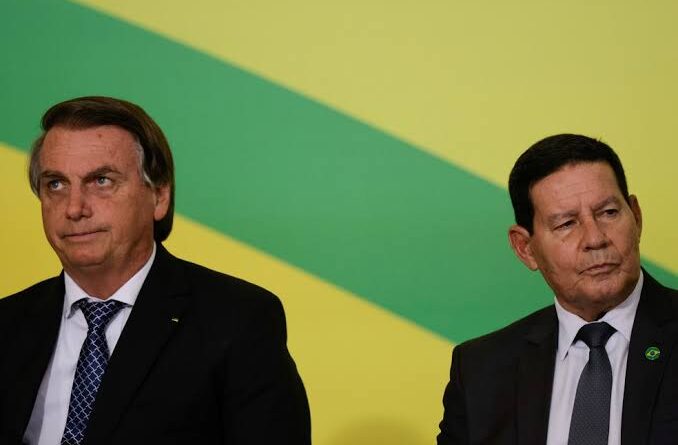 Bolsonaro rebate Mourão após comentário sobre tarifas de Trump