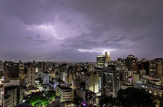 Nova frente fria provoca chuvas em partes do país nesta 4ª; saiba onde