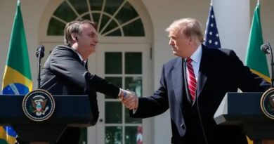 Pelo 2º dia consecutivo, Trump defende Bolsonaro e critica o Brasil Pelo 2º dia consecutivo, Trump defende Bolsonaro e critica o Brasil