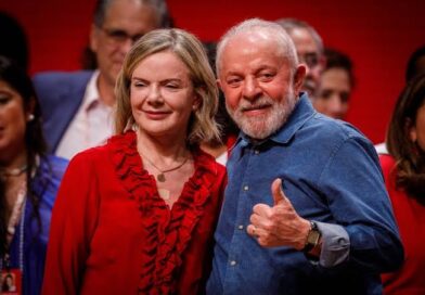 Gleisi Hoffmann articula para evitar veto de Lula ao aumento de vagas na Câmara