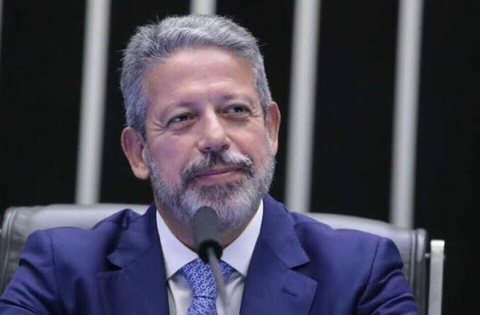 Projeto que isenta Imposto de Renda para quem ganha até R$ 5 mil avança na Câmara
