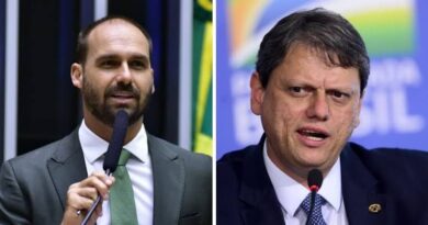 Eduardo Bolsonaro revela que conversou com Tarcísio Eduardo Bolsonaro revela que conversou com Tarcísio