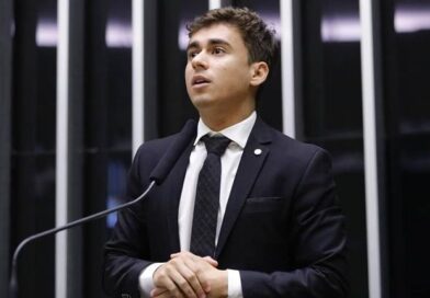 Nikolas Ferreira critica STF e diz que Brasil não vive democracia