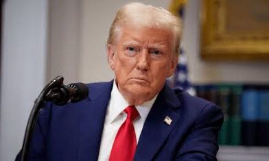 Trump diz que reduzirá tarifas a países que abrirem mercado aos EUA