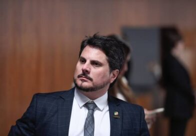 Marcos Do Val se recusa a entregar seu passaporte a Moraes