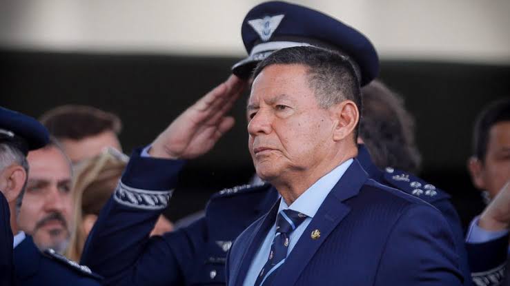 Mourão afirma que Bolsonaro teria vencido eleição de 2022 se ele fosse o vice