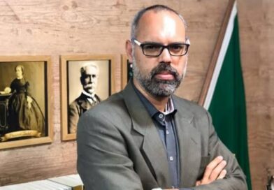Allan dos Santos se manifesta sobre prisão de Carla Zambelli