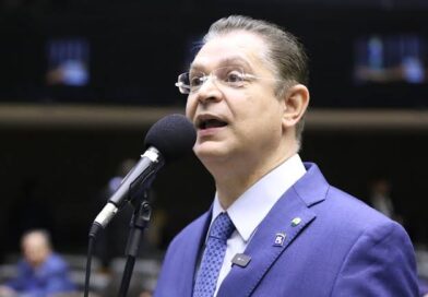 Líder do PL convoca Câmara a reagir contra prisão de Zambelli