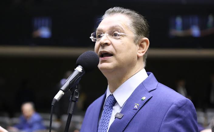 Líder do PL convoca Câmara a reagir contra prisão de Zambelli