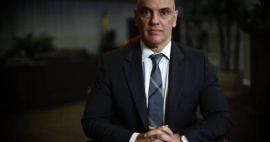 Advogado pede a Moraes autorização para Bolsonaro conceder entrevista Advogado pede a Moraes autorização para Bolsonaro conceder entrevista