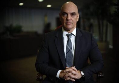 Advogado pede a Moraes autorização para Bolsonaro conceder entrevista