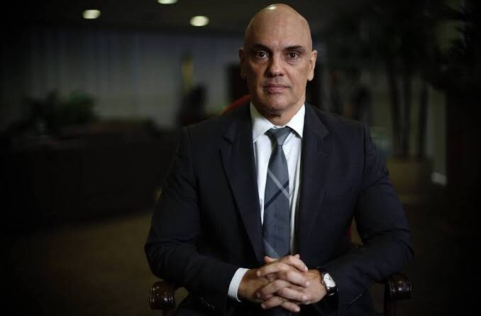 Advogado pede a Moraes autorização para Bolsonaro conceder entrevista