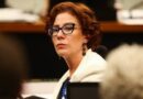 Zambelli seguirá presa na Itália; deputada passa mal em audiência