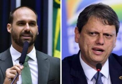 Eduardo Bolsonaro admite saída do PL caso Tarcísio se filie ao partido