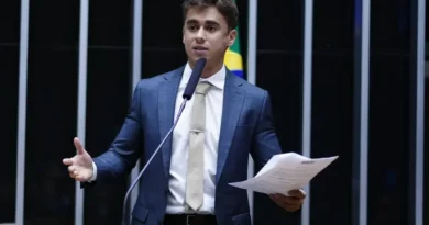 Nikolas se manifesta sobre bandeira dos EUA presente no 7 de Setembro