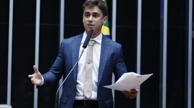 Nikolas se manifesta sobre bandeira dos EUA presente no 7 de Setembro