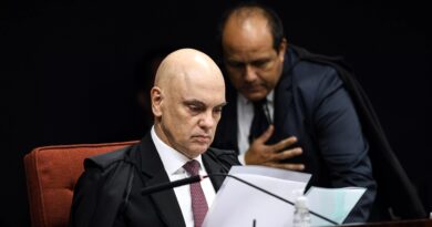 Moraes autoriza Jair Bolsonaro a receber relator da anistia Moraes autoriza Jair Bolsonaro a receber relator da anistia