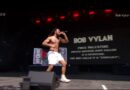 Vocalista da banda britânica Bob Vylan comemora morte de Charlie Kirk e tem show cancelado