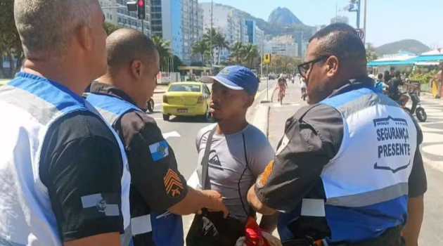 Ambulante cobra R$ 400 por camarão e aplica golpe em turistas chilenos no RJ