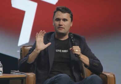 Emissora demite comentarista após fala polêmica sobre Kirk