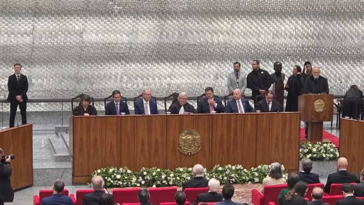 Novos ministros escolhidos por Lula tomam posse no STJ