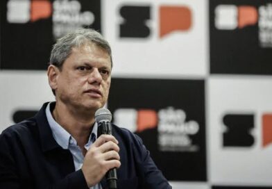 Deputado do PT aciona o STF contra Tarcísio de Freitas por críticas a Moraes