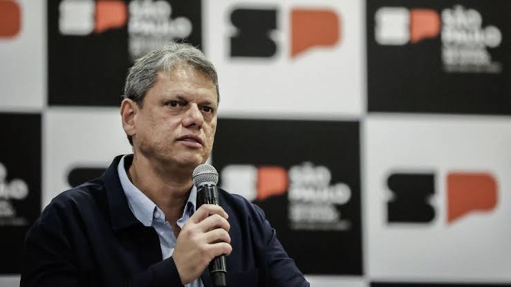 Deputado do PT aciona o STF contra Tarcísio de Freitas por críticas a Moraes