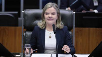 Gleisi reage após EUA citarem possível ação militar contra o Brasil