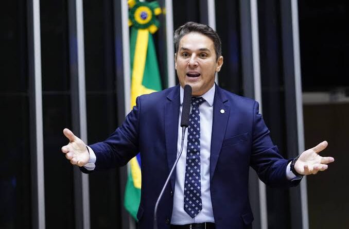 Zucco diz que esperança jurídica é que Fux peça vista