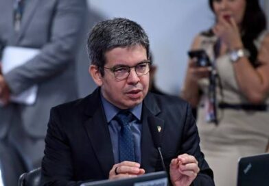 Randolfe diz que Tarcísio deve se preocupar mais com São Paulo
