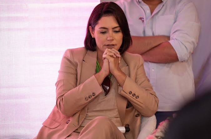 Michelle posta versículo bíblico após fala de Fux em julgamento no STF