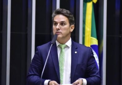 Para líder da oposição, fala de Fux “destrói teatro criado por Moraes”