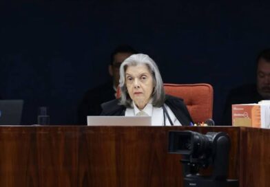 Ao vivo: STF retoma julgamento de Bolsonaro com voto decisivo de Cármen Lúcia