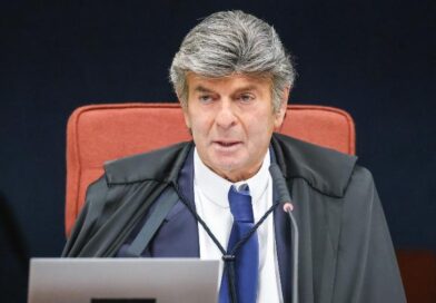 Estagiária é demitida da Câmara Legislativa após postar que “Fux tem que morrer”