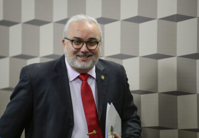 Jean Paul Prates oficializa saída do PT