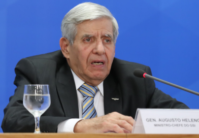 General Heleno diz ao Exército que convive com Alzheimer desde 2018 General Heleno diz ao Exército que convive com Alzheimer desde 2018