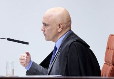 Moraes vota pela primeira vez para absolver réu da suposta tentativa de golpe