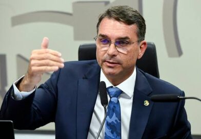 Justiça rejeita ação de Erika Kokay contra Flávio Bolsonaro Justiça rejeita ação de Erika Kokay contra Flávio Bolsonaro