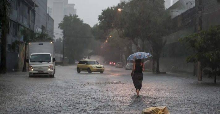 Inmet emite alerta de perigo por chuvas e vendavais em dez estados; confira