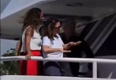 Janja e ministra são flagradas dançando em iate de luxo Janja e ministra são flagradas dançando em iate de luxo