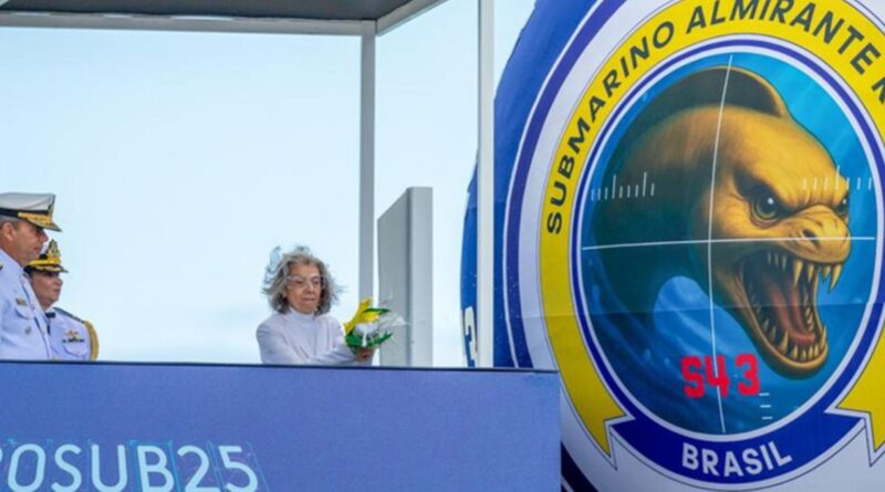 Cármen Lúcia é madrinha de um novo submarino da Marinha