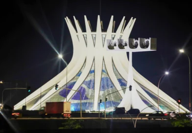 Catedral de Brasília fica no escuro após ser alvo de vandalismo