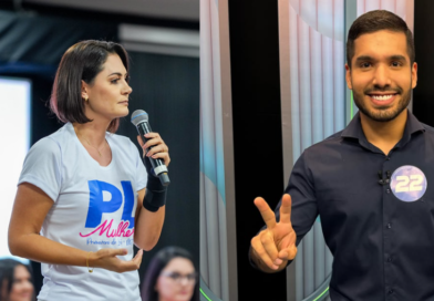 Michelle reage a acordo com Ciro Gomes; André Fernandes diz que “o apoio foi pedido por Bolsonaro” Michelle reage a acordo com Ciro Gomes; André Fernandes diz que “o apoio foi pedido por Bolsonaro”