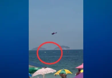 Vídeo: Avião monomotor cai na praia de Copacabana